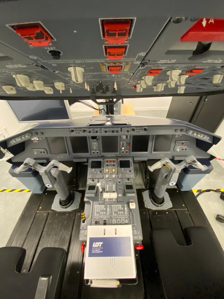 CAE Simfinity Embraer 190 FTD kokpit-szkolenie LOT Flight Academy