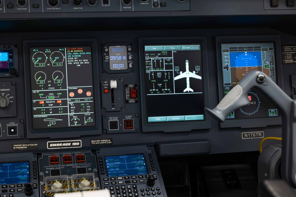 Kokpit symulatora Embraer 190-LOT Flight Academy