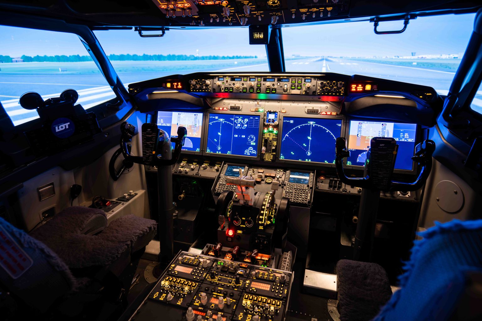 Symulator 737 MAX-LOT Flight Academy